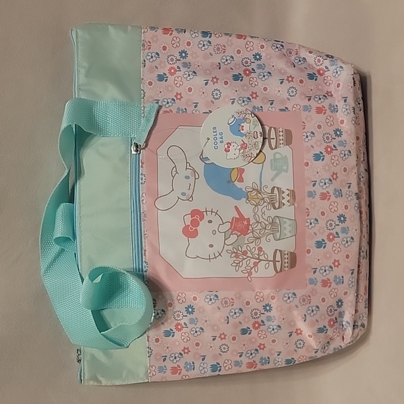 NEW Hello Kitty cooler lunch bag Sanrio Loot Crate - Picture 1 of 8